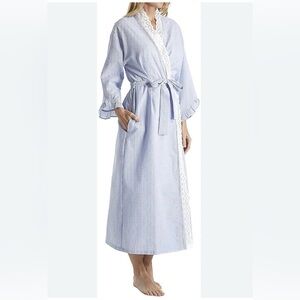 Eileen West Sz L/XL Seersucker Robe Blue White Lace Accents Pockets